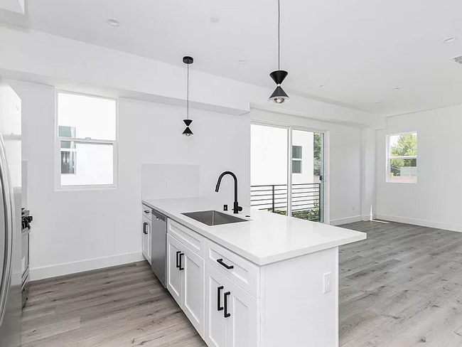 Building Photo - 10851 Otsego St