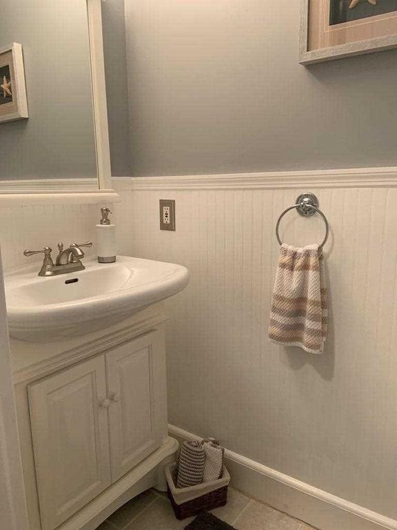 Building Photo - 3 Lake Rd