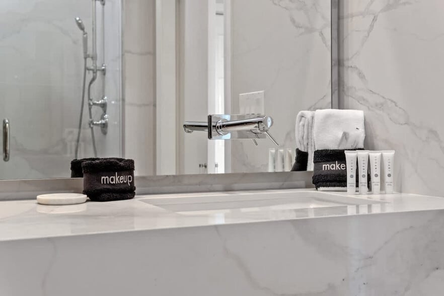 Building Photo - 9955 E County Hwy 30A