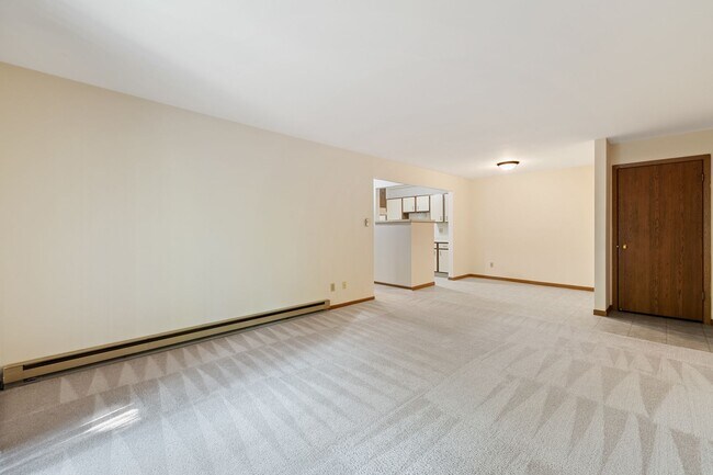 Building Photo - Upper 1 Bedroom 1 Bathroom Apartment Available