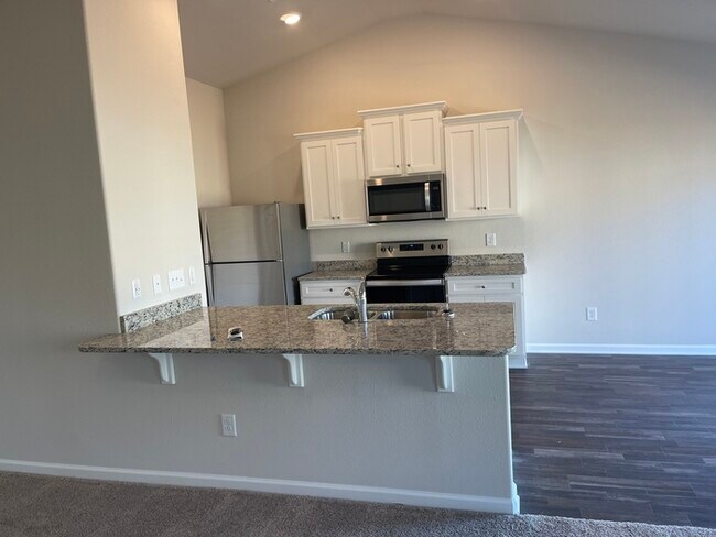 Building Photo - beautiful home with 3 bedrooms