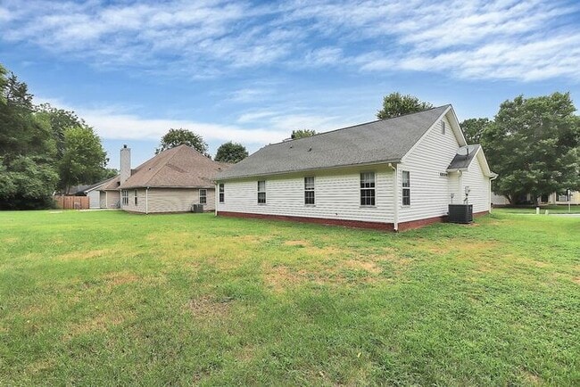 Building Photo - Updated 3BD/2BA Ranch Home in McDowell Mea...