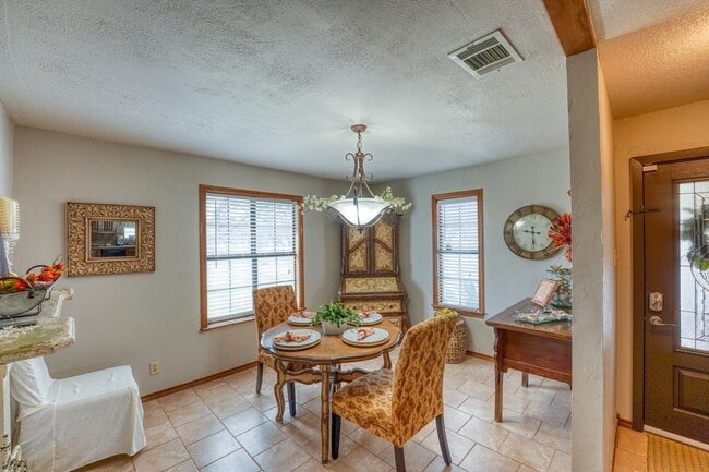 Building Photo - 603 Sunray