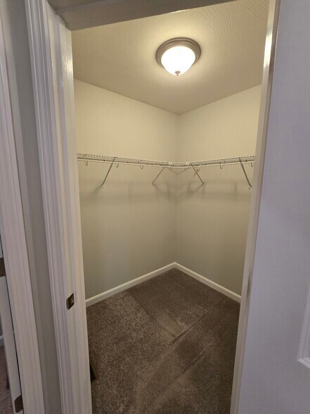 Walk In Closet Primary - 4 Riesling Ter