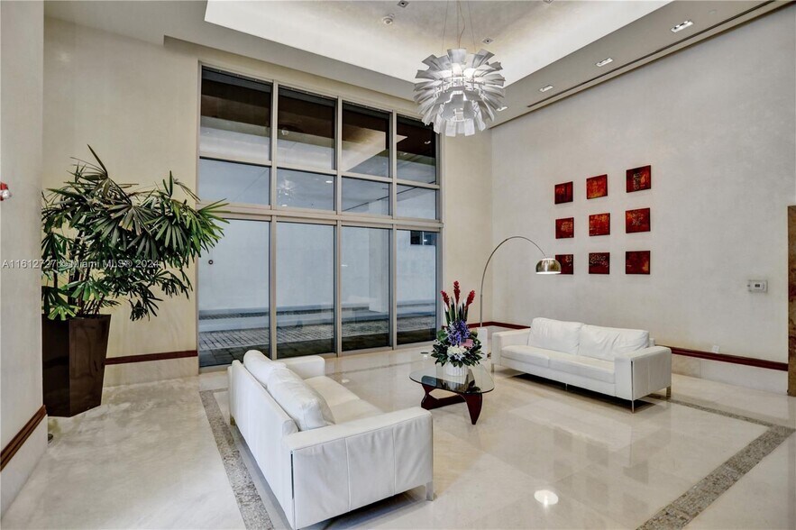 Building Photo - 1050 Brickell Ave