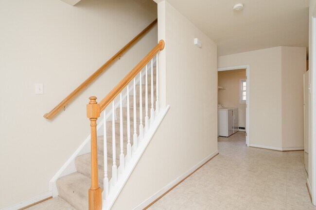 Building Photo - 3BR/2.5BA Home in Lakeside — Minutes to Bryan Park — $2,295/mo!