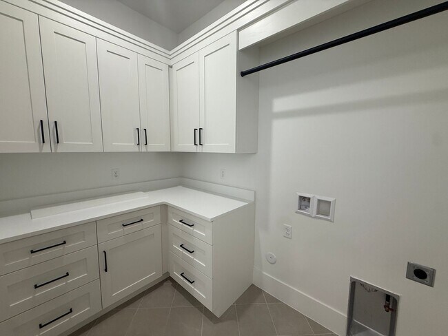 Building Photo - Gorgeous 5 bed 3.5 bath in Desert Canyons