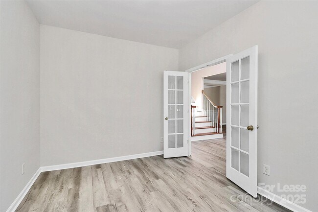 Building Photo - 2108 Oakcliffe Ct