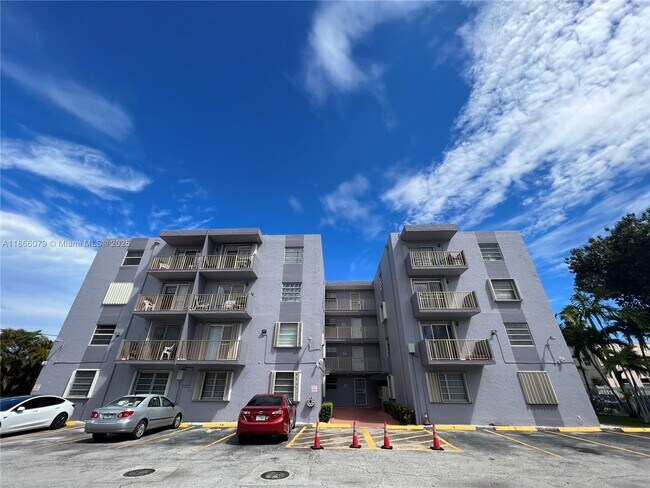 Building Photo - 1661 SW 3rd St