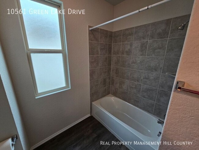 Building Photo - 10561 Grn Lk Dr