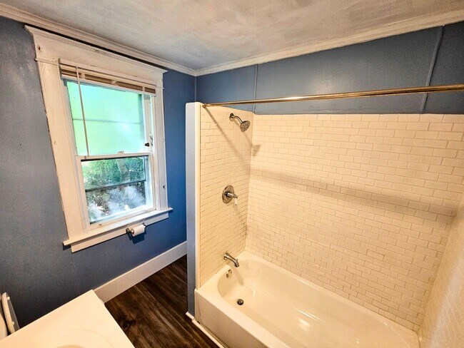 Building Photo - 14 Fairfield St