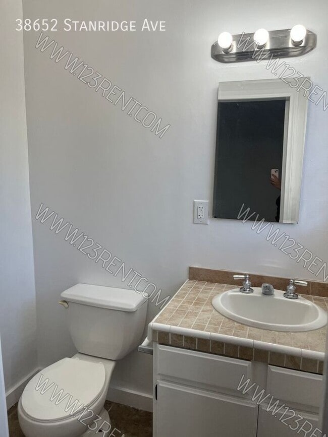 Building Photo - 38652 Stanridge Ave