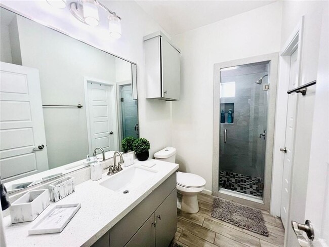 Building Photo - 16 Magnolia Ave