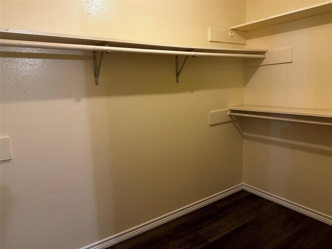 Building Photo - 13206 S Thorntree Dr