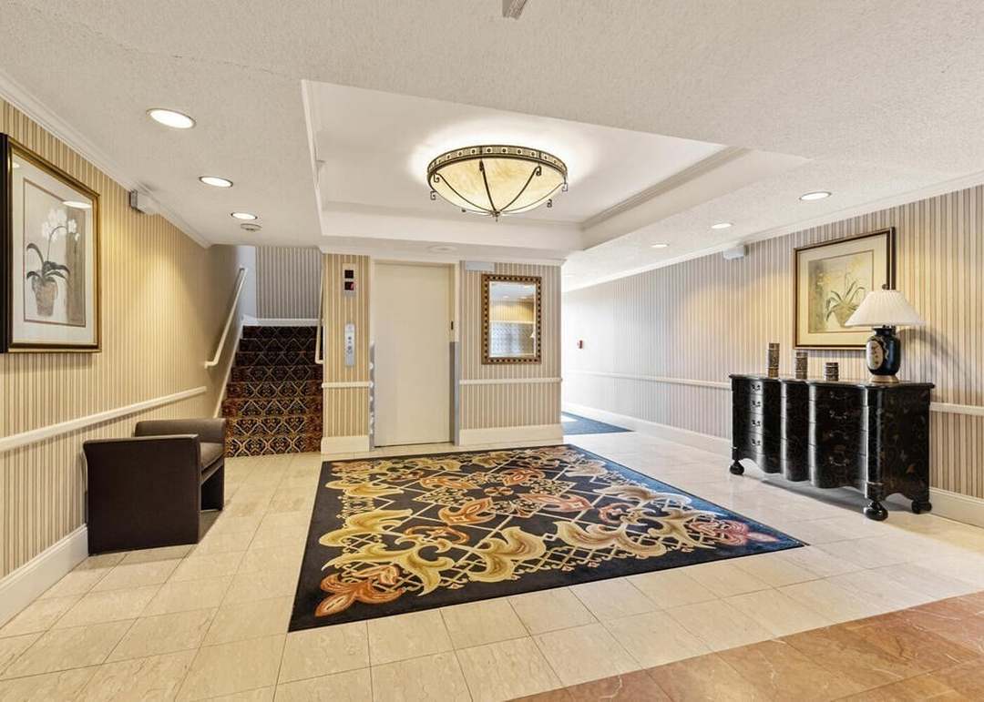 Building Photo - 1004 Paradise Rd