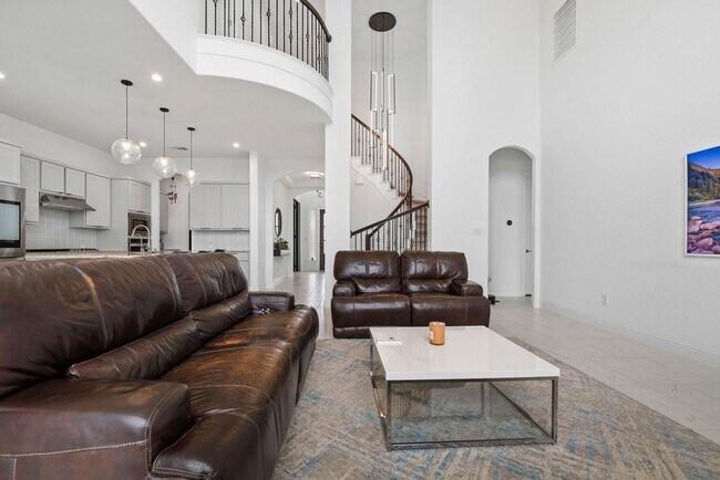 Building Photo - 920 Villa Rialto View