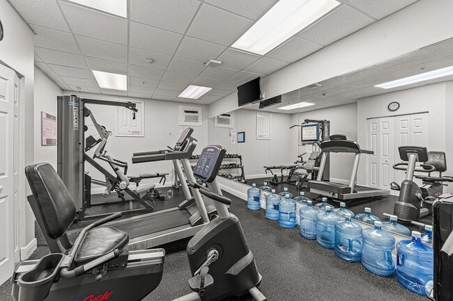 Building Photo - 5420 N Ocean Dr