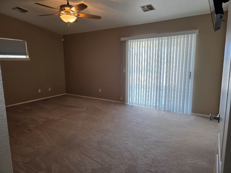 Building Photo - 5033 Emerald River Dr