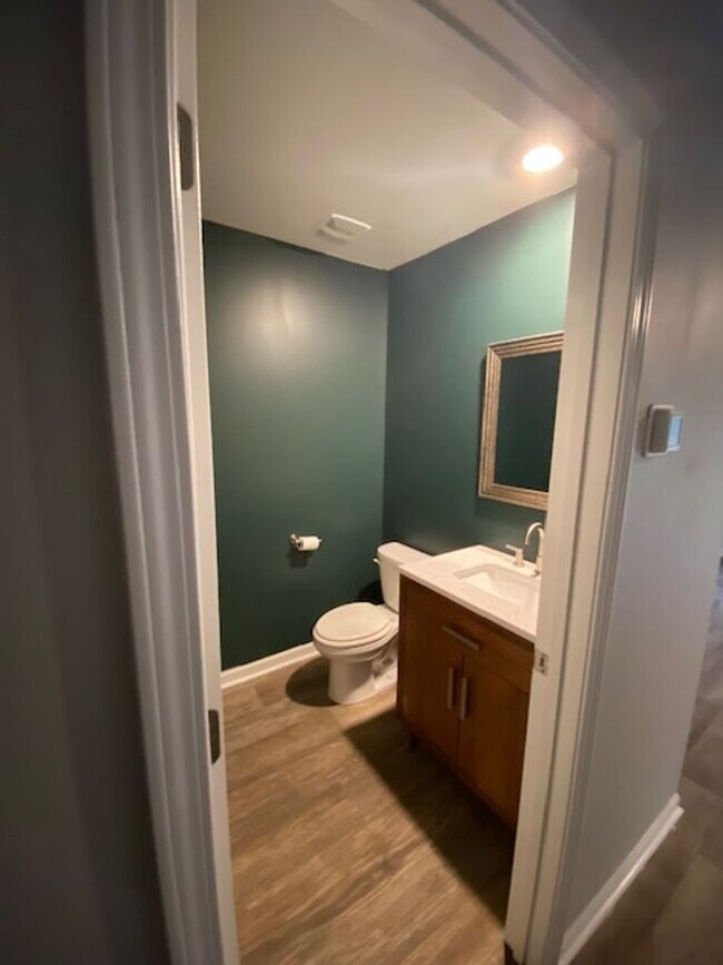 Building Photo - Welcome to a move-in ready haven!!!