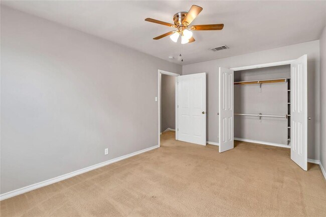 Building Photo - 200 Sandstone Dr