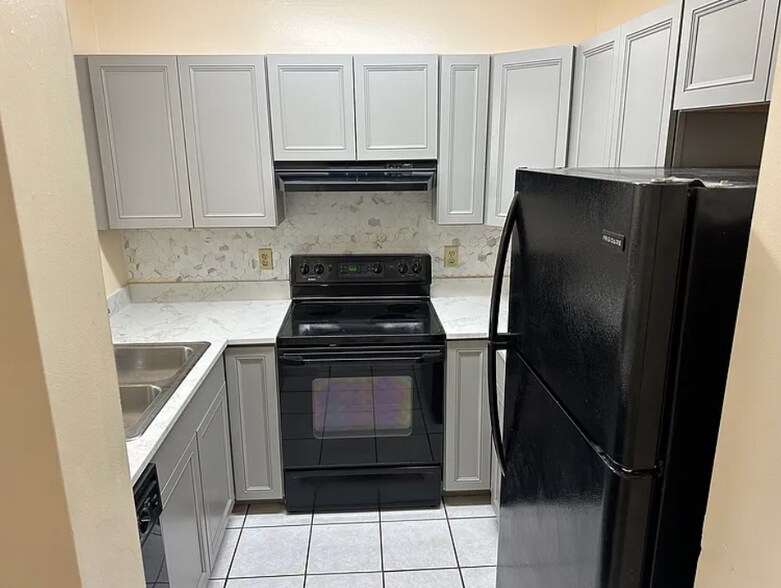 Building Photo - 2108 Northeast 38th Avenue