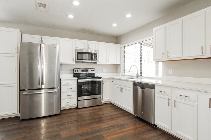 Building Photo - 10308 W Calle Del Oro