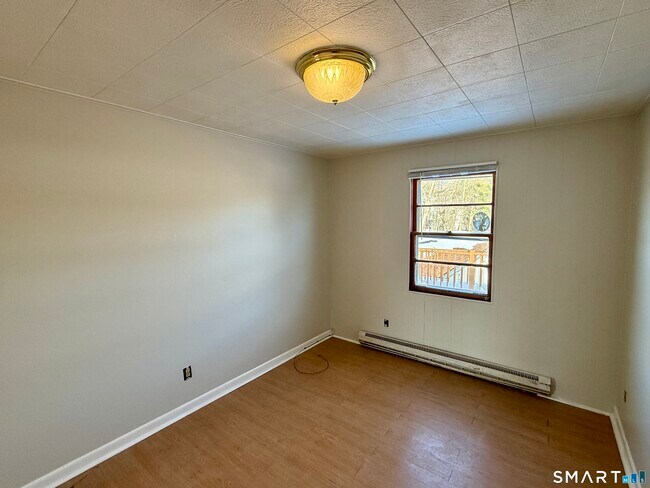 Building Photo - 835 New Harwinton Rd