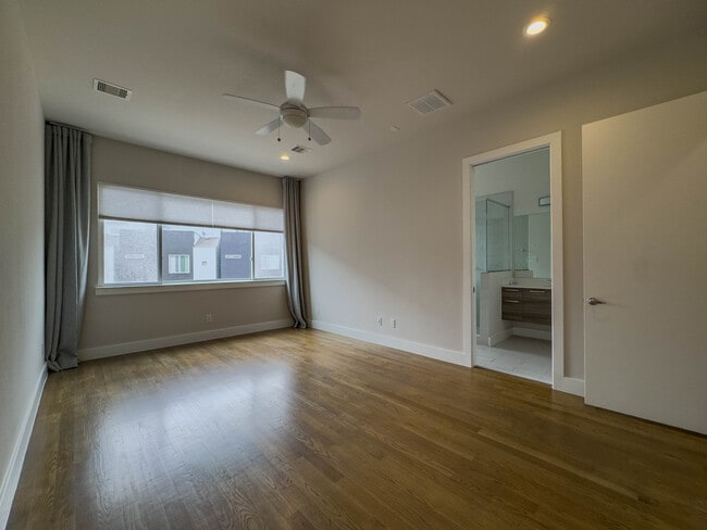 Building Photo - 2717 St Emanuel St