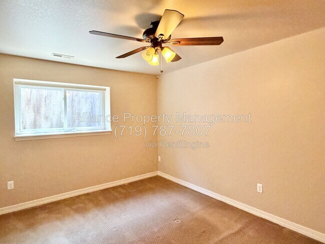 Building Photo - 1755 Smoke Ridge Dr