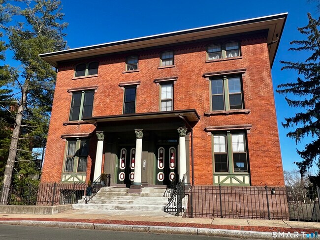 Building Photo - 34-36 Charter Oak Pl