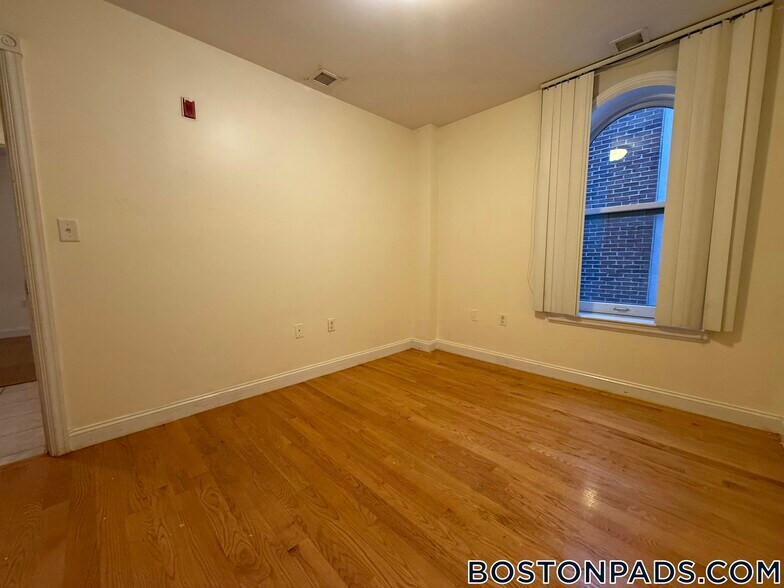 Building Photo - 90 Westland Ave