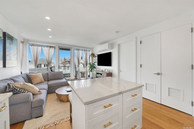Building Photo - 163 B 96th St