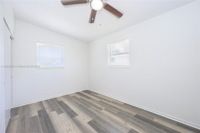Building Photo - 290 NW 29th Ave