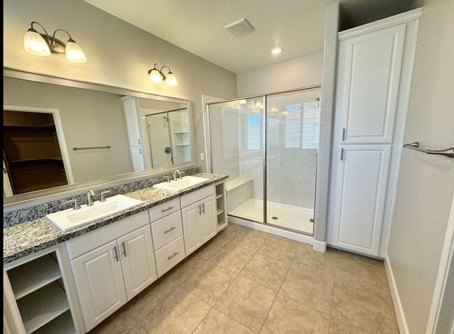 Building Photo - Beautiful home in Springlake!!