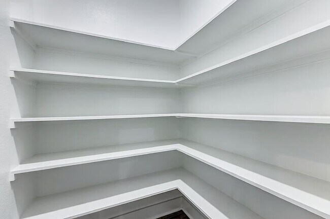 Building Photo - 4677 Bellfort Ave