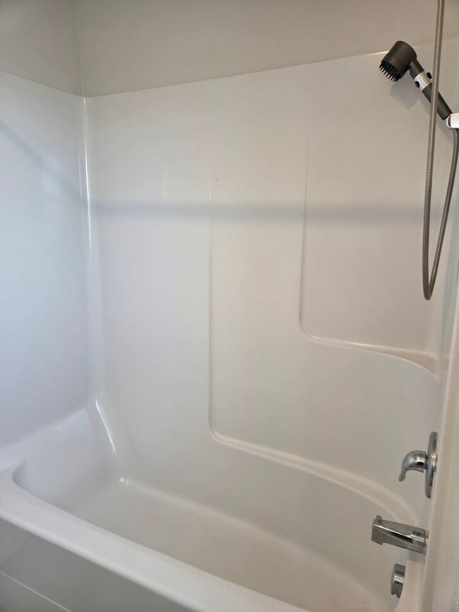 Building Photo - 2-story 3 bed 2.5 bath with garage