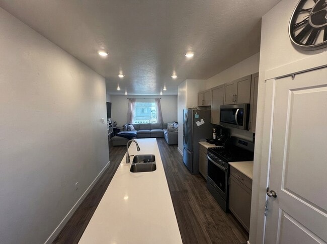 Building Photo - 1053 Waterway Ln