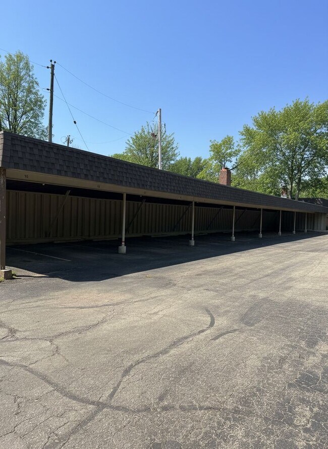 Building Photo - Fantastic Centrally Located Condo