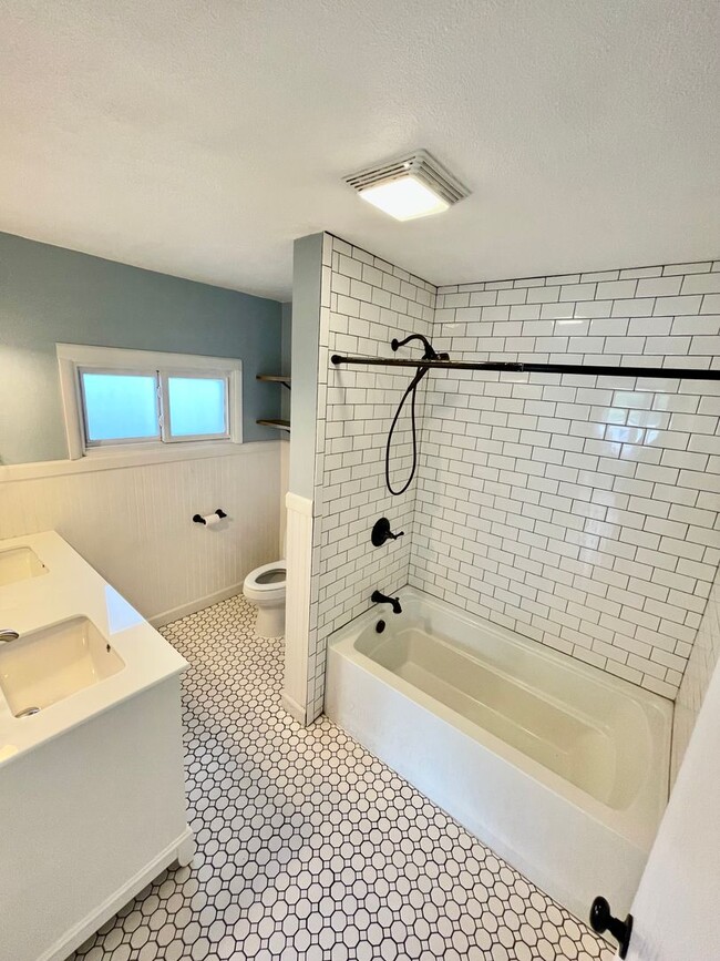 Building Photo - Beautifully Renovated 4-Bedroom Home Near West Blvd