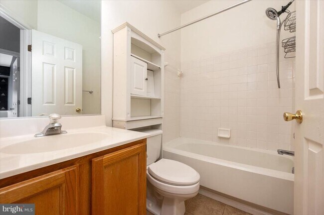 Building Photo - 2209 Commissary Cir