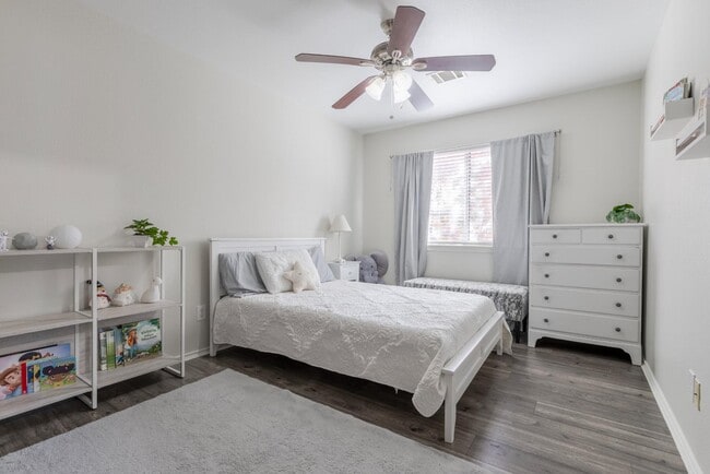 Building Photo - 9026 Hilltop Crossing Dr