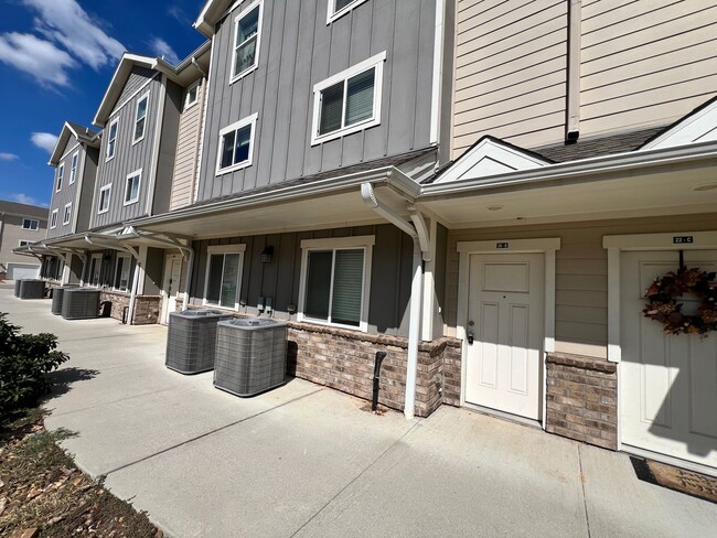 Building Photo - Bridgestone Crossing -3 bedroom 2.5 bath i...