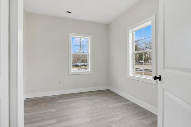 Building Photo - 8450 S Mann Rd