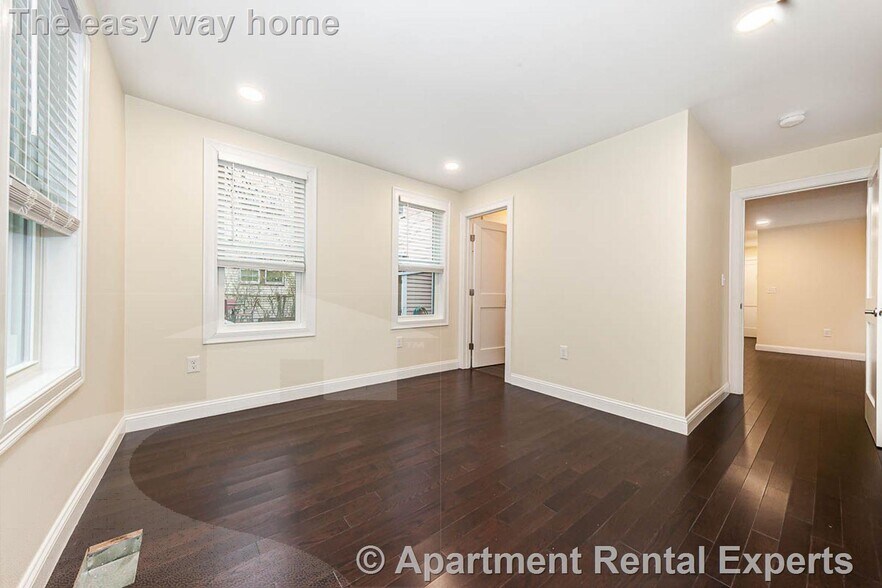 Building Photo - 28 Albion St