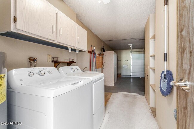 Building Photo - 10129 W Campana Dr