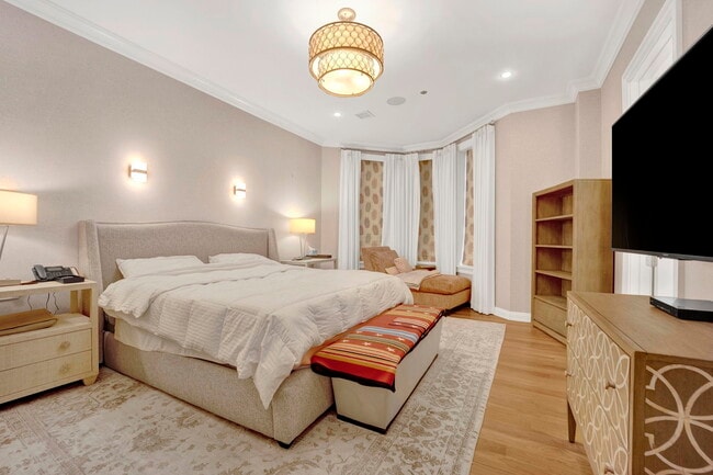 Building Photo - 103 W Chestnut St