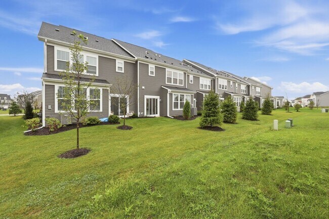 Building Photo - 5920 Hawkweed Dr