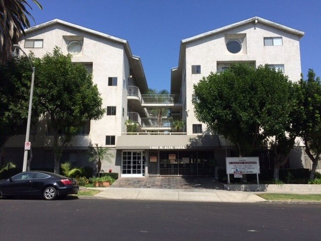 Primary Photo - 1402 N Alta Vista Blvd