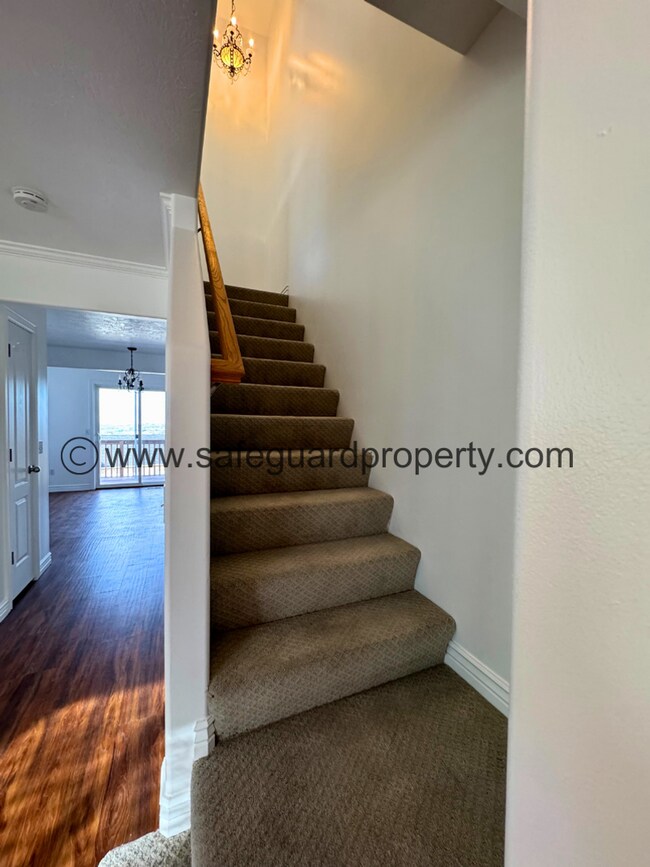 Building Photo - Amazing Draper Townhome with Mountain Views!