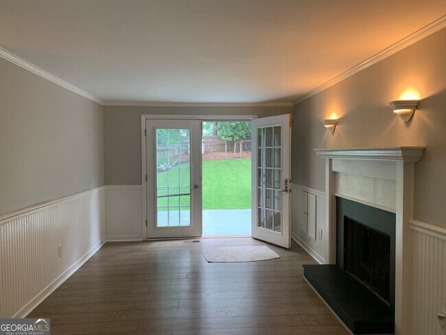 Building Photo - 9695 N Pond Cir